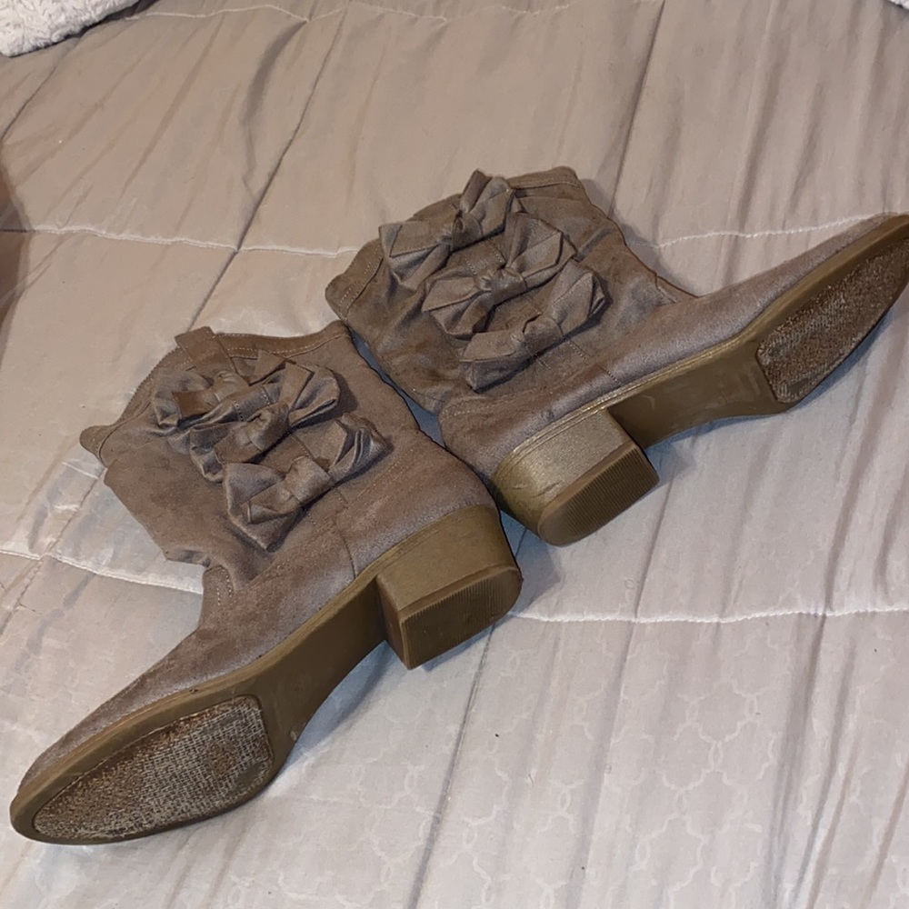Boots 🤍 - Picture 2 of 5